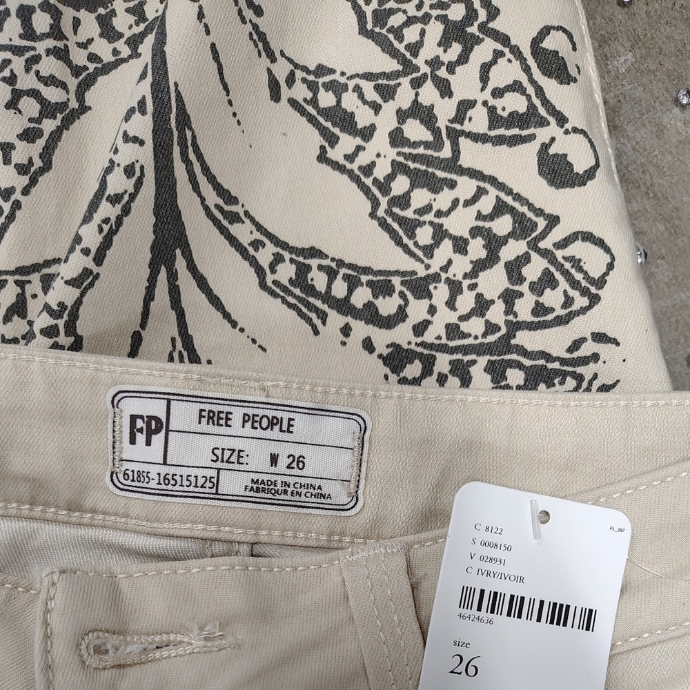 NWT Free People Printed Ecru Denim Super Flare Bell-Bottom Jeans Women's Sz 26. - Picture 9 of 10